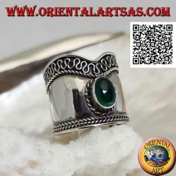 Breiter silberner V-Band-Ring mit ovalem grünem Achat und Serpentin auf einer Seite, Bali