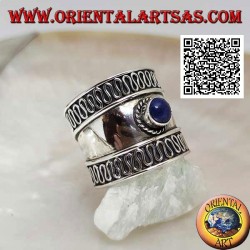 Anillo de plata de banda ancha con lapislázuli redondo y serpentina en los lados, Bali