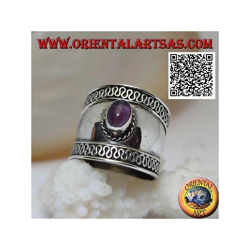 Anello in argento a fascia larga con ametista ovale cabochon e serpentina sui lati, Bali