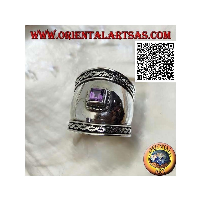 Bague large bande en argent avec améthyste carrée facettée et entrelacs sur les côtés, Bali