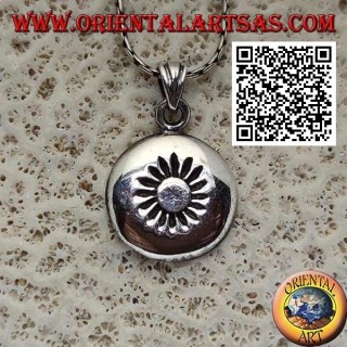 Silberanhänger, abgerundete, abgerundete Medaille mit eingravierter Sonne in der Mitte