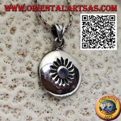 Pendentif en argent, médaille arrondie arrondie avec soleil gravé au centre