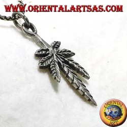 ciondolo foglia di canapa in argento