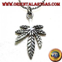 ciondolo foglia di canapa in argento