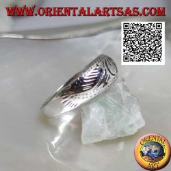 Silberring mit leicht geschnitztem orientalischem Design
