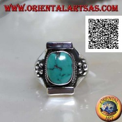 Bague en argent avec turquoise tibétaine antique en serti népalais avec fleur de boules sur les côtés (16)