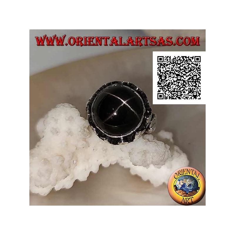 Anello in argento con Black Star tonda a cabochon su montatura a bordo alto con tris di dischetti