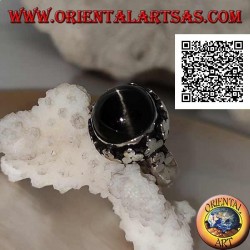 Silver ring with a round cabochon-shaped Black Star on a high-edged frame with trio of discs