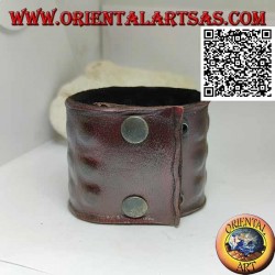 Bracelet large en cuir véritable, trois rangées de carrés en relief avec fermeture à clip et 2 longueurs (marron)