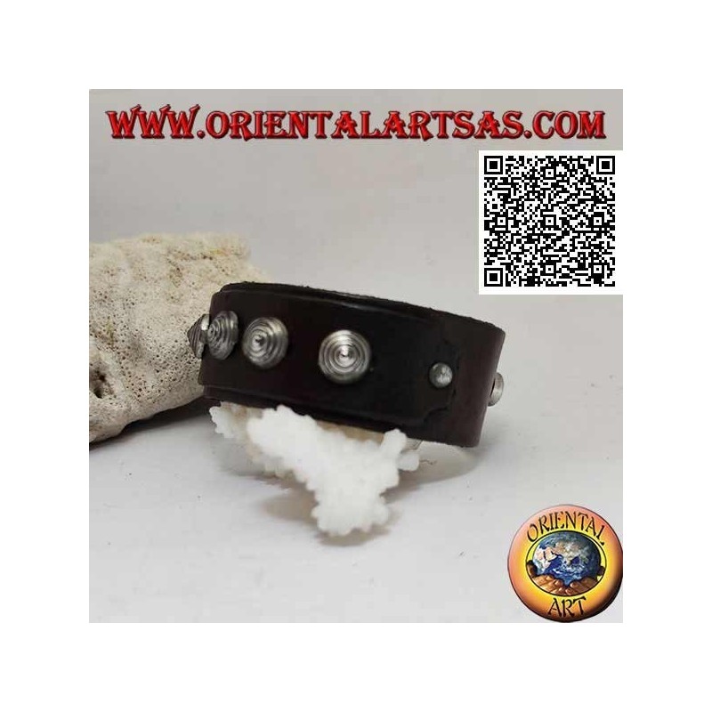 Echtes Lederarmband, konische Nieten am Riemen mit Clipverschluss und 2 Längen (braun)