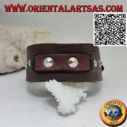 Genuine leather bracelet, conical studs and central band with buckle closure and 5 lengths (brown)