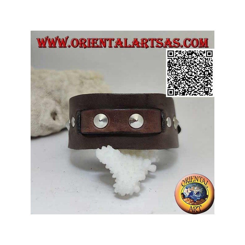 Genuine leather bracelet, conical studs and central band with buckle closure and 5 lengths (brown)