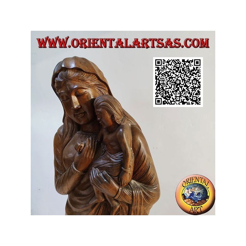 Escultura de una madre con su hijo en el regazo realizada en un solo bloque de madera de suar (148 cm)