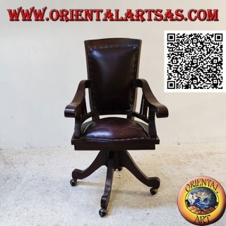 Poltrona da ufficio in legno di teak con seduta e schienale imbottito rivestito in pelle e rotelle