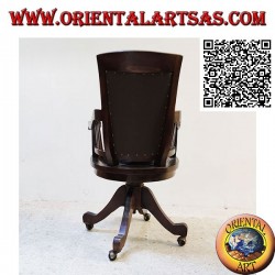 Fauteuil de bureau en bois de teck avec assise et dossier rembourrés en cuir et roues