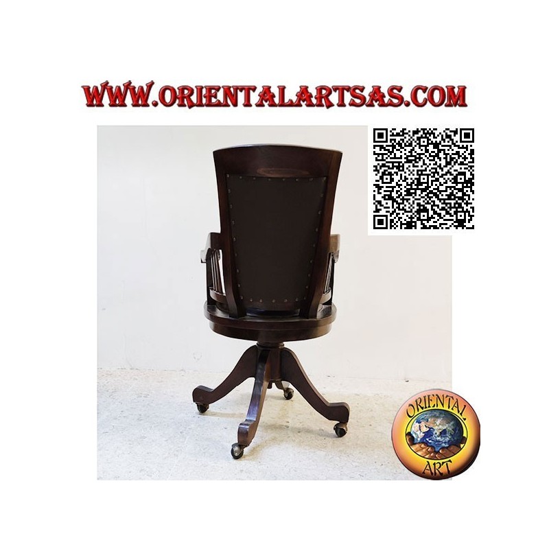 Sillón de oficina en madera de teca con asiento tapizado y respaldo tapizado en cuero y ruedas