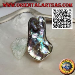 Silberring mit großer unregelmäßiger Paua-Schale (Abalone) an einem einfachen Band