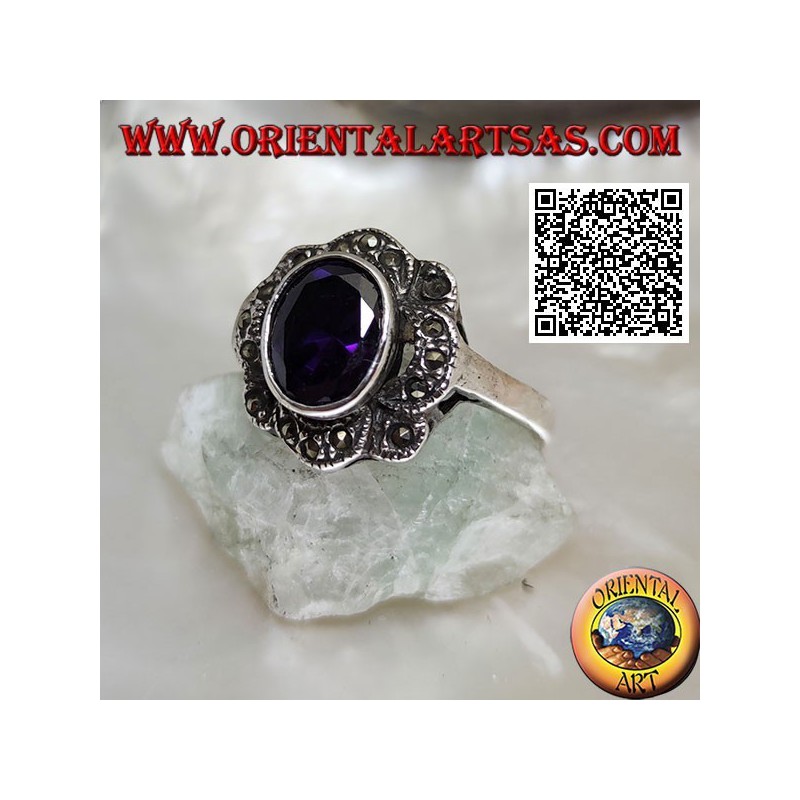 Bague en argent avec zircon ovale couleur améthyste entouré de bandes ondulées de marcassite