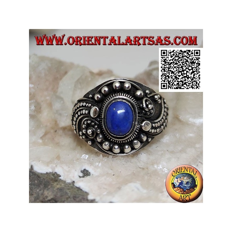 Bague en argent avec lapis lazuli ovale et décor ethnique perlé ondulé