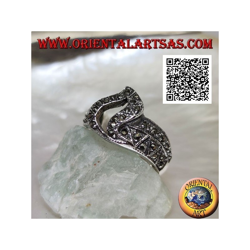 Anillo de plata con llama central perforada tachonada de marcasita