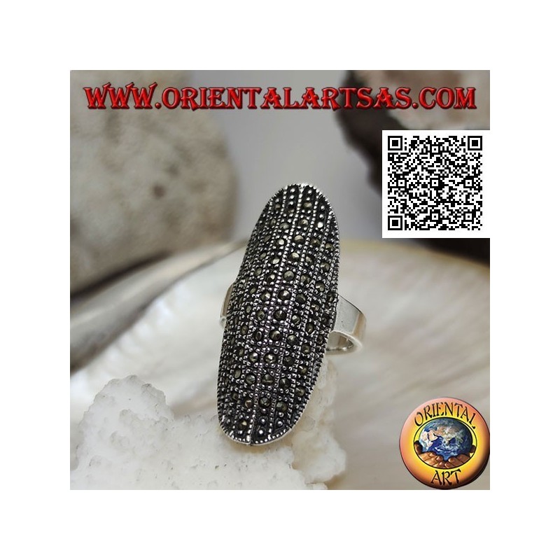 Bague en argent de grande forme elliptique avec un centre arrondi parsemé de marcassite