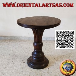 Tavolino tondo con base centrale conica sbocciante intagliato a mano in legno di teak (72 cm)
