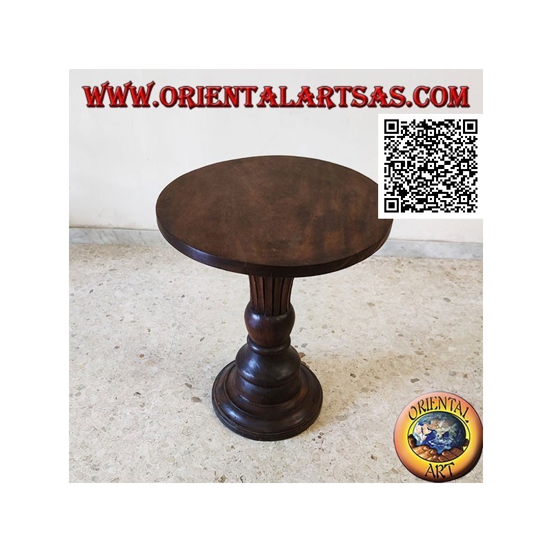 Tavolino tondo con base centrale conica sbocciante intagliato a mano in legno di teak (72 cm)