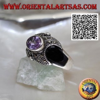 Anello in argento con ametista naturale ovale su croce tempestata di marcassite e onice sui lati