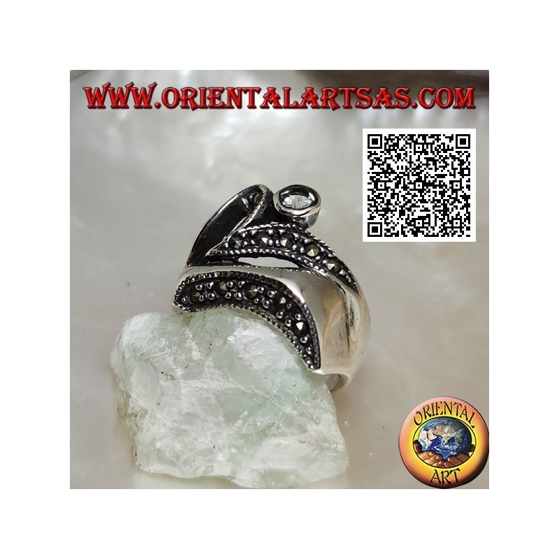 Silberring mit abstrakter Form im futuristischen Stil mit Teilen aus Markasit und rundem Aquamarin