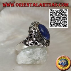 Silberring mit ovalem Cabochon Lapislazuli, umgeben von Markasit und perforiertem Schmetterling an den Seiten