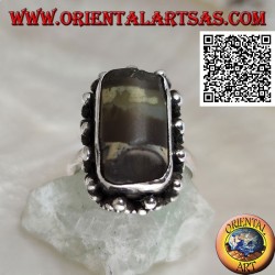 Silver ring with ancient Tibetan Dzi agate from the first half of the 20th century surrounded by balls