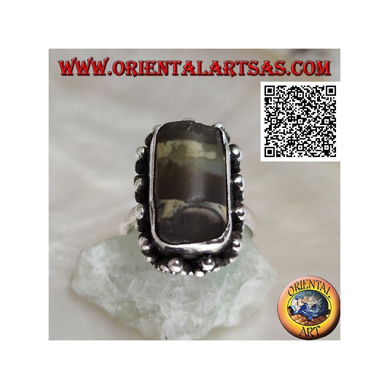 Anillo de plata con ágata Dzi tibetana antigua de la primera mitad del siglo XX rodeado de bolas