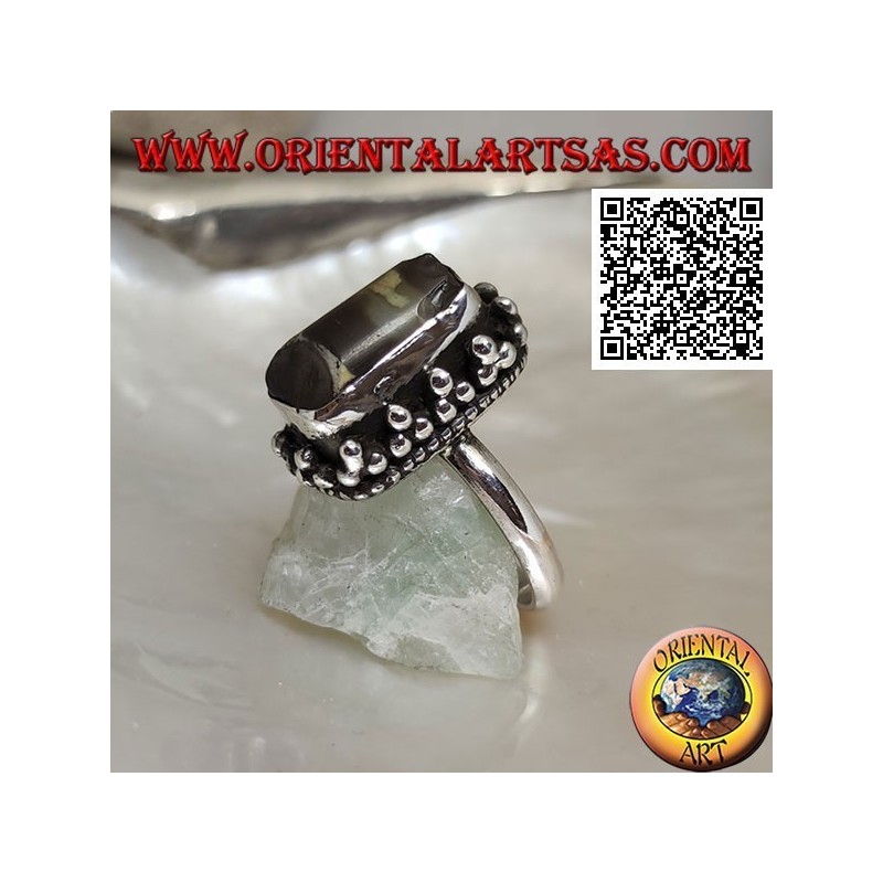 Silver ring with ancient Tibetan Dzi agate from the first half of the 20th century surrounded by balls