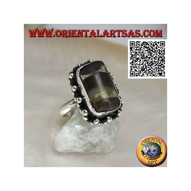 Silver ring with ancient Tibetan Dzi agate from the first half of the 20th century surrounded by balls