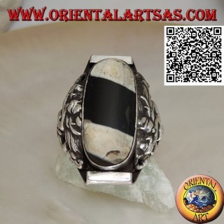 Silver ring with ancient Tibetan Dzi agate from the 1900s on Nepalese setting with dragon in relief on the sides