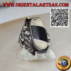 Bague en argent avec ancienne agate tibétaine Dzi des années 1900 sur serti népalais avec dragon en relief sur les côtés