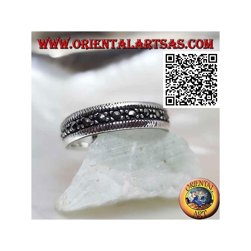 Anello in argento a fedina tempestato per metà di marcassite