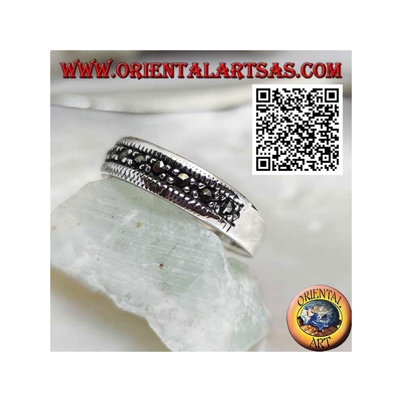 Anello in argento a fedina tempestato per metà di marcassite