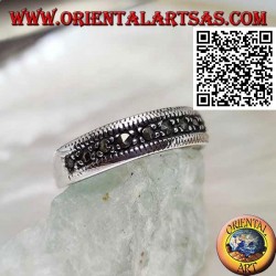 Bague en argent à moitié cloutée de marcassite