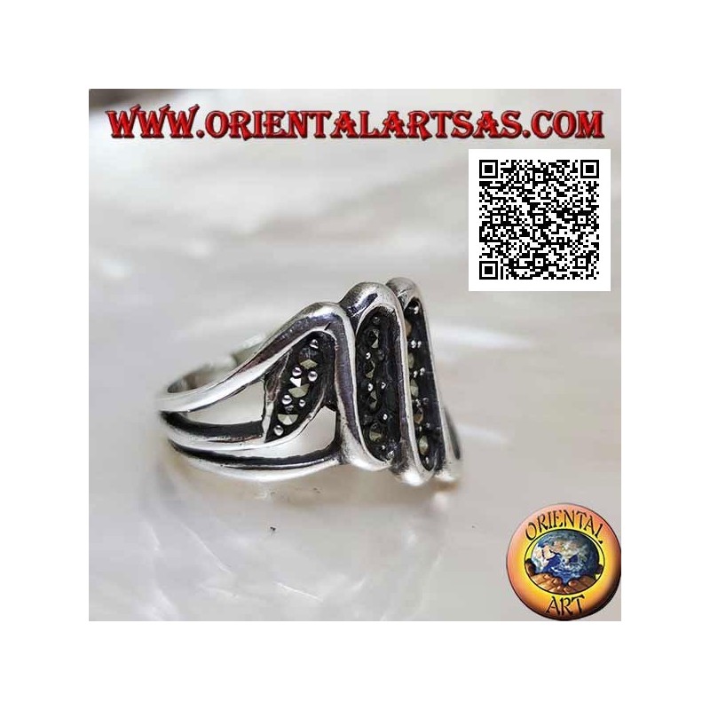 Anillo de plata Triple S que forma tres segmentos tachonados con marcasita