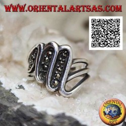 Anillo de plata Triple S que forma tres segmentos tachonados con marcasita
