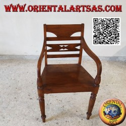 Sillón estilo Raffles con fondo de madera, en madera de teca
