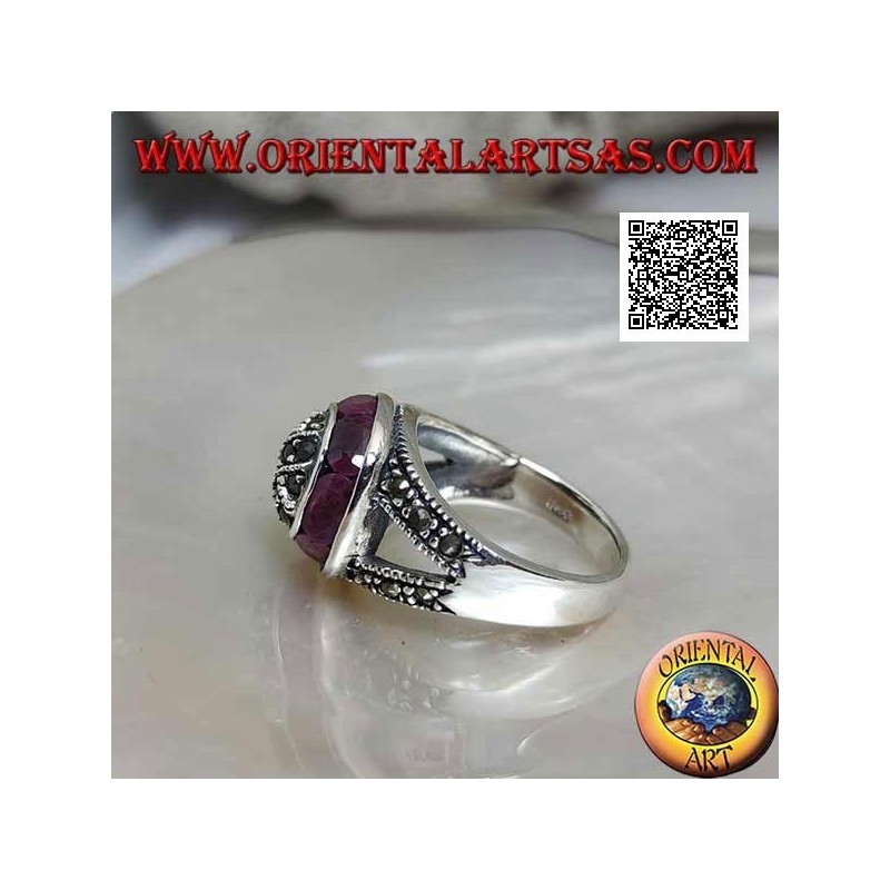 Anillo de plata con cúpula tachonada de marcasita y anillo circular de rubí ovalado natural