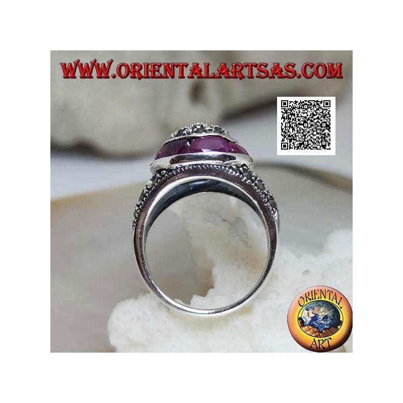 Anillo de plata con cúpula tachonada de marcasita y anillo circular de rubí ovalado natural