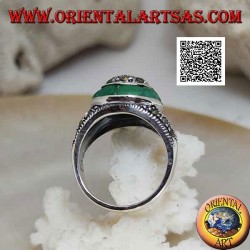 Anillo de plata con cúpula tachonada de marcasita y anillo circular de esmeralda ovalada natural