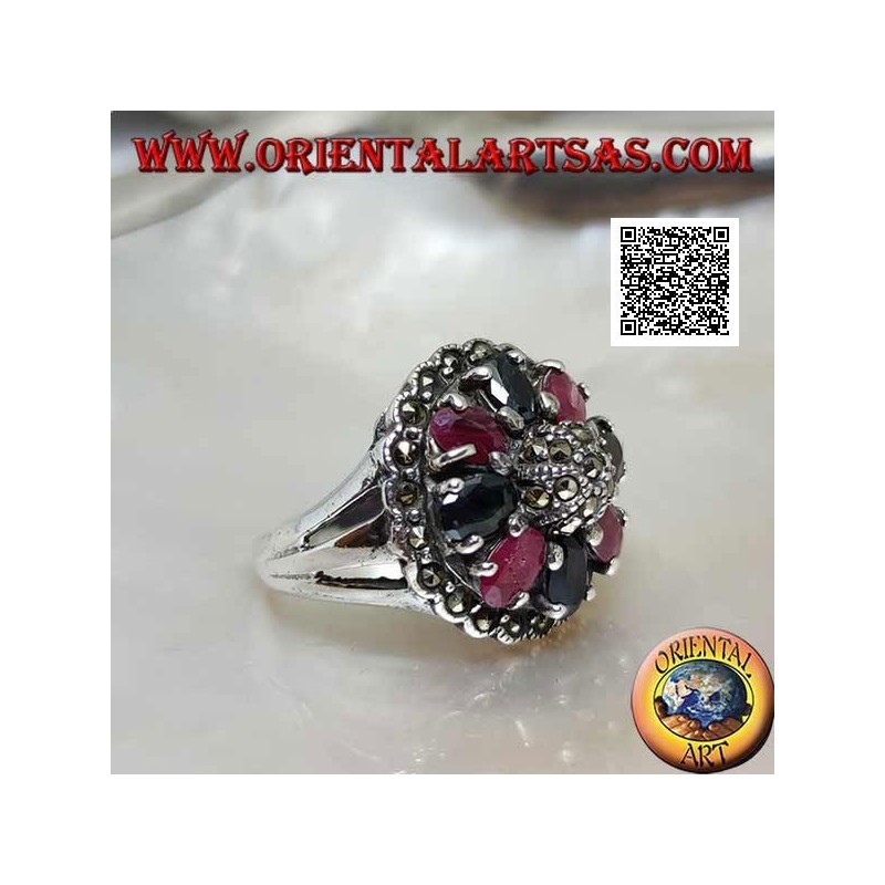 Bague en argent avec rubis et saphirs ovales naturels sertis d'un maracsite central sur le dôme et autour
