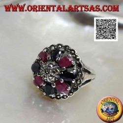 Bague en argent avec rubis et saphirs ovales naturels sertis d'un maracsite central sur le dôme et autour