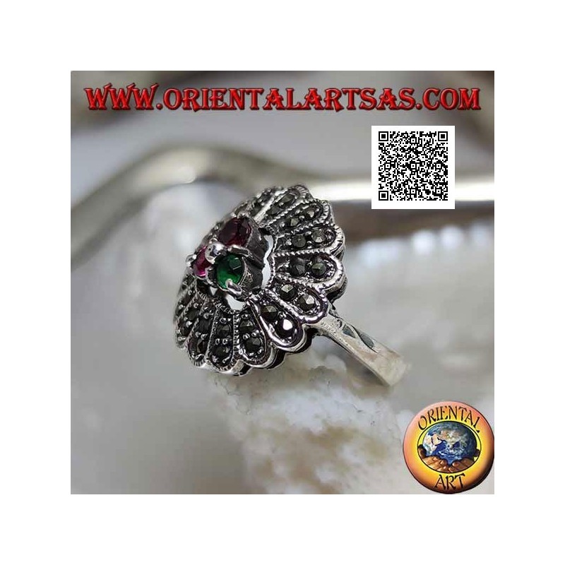 Bague fleur en argent avec trio de zircons centraux rubis et émeraude et longs pétales de marcassite