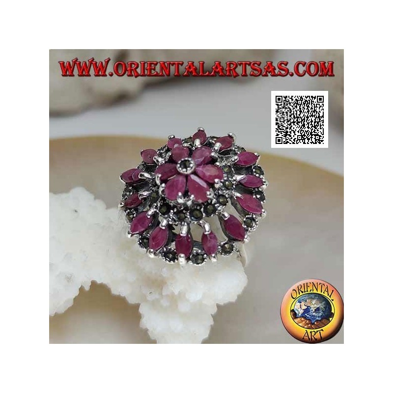 Bague en argent en forme de grande rosace avec rubis navettes naturels et marcassite alternant en cercles