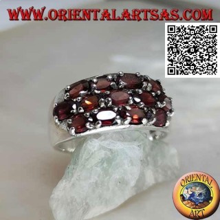 Bague en argent avec trois rangées de grenats naturels ovales sertis en damier